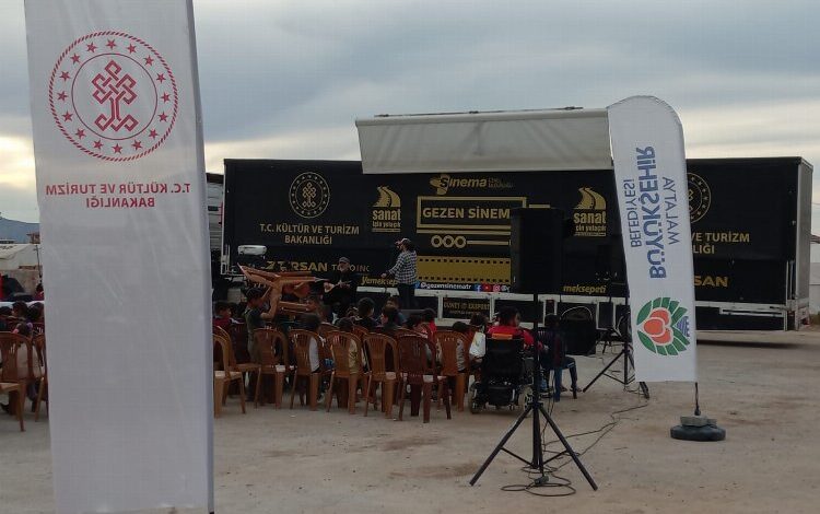 Malatya’da konteyner kentte sinema gösterimi