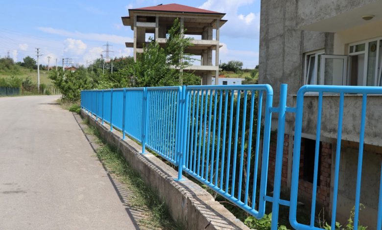 Kocaeli İzmit’te tehlikeli duvara demir korkuluk Kocaeli İzmit’te tehlikeli duvara demir korkuluk