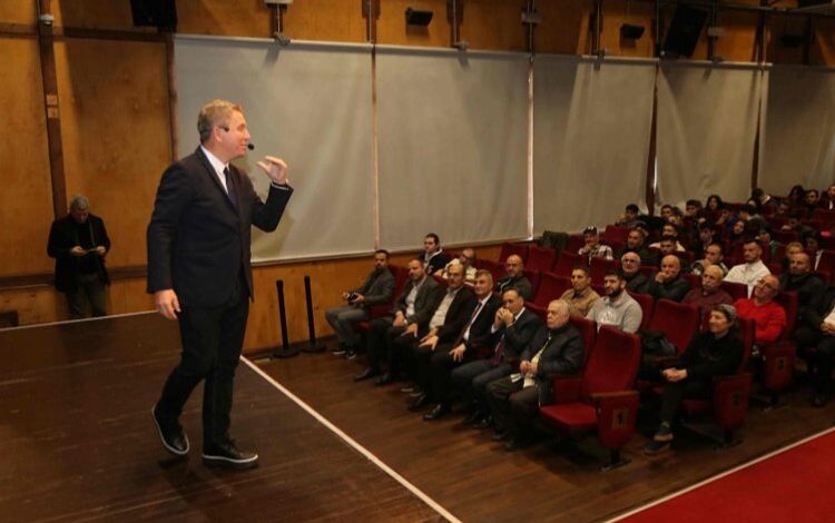 Spiker Erdoğan Arıkan tecrübelerini paylaştı Spiker Erdoğan Arıkan tecrübelerini paylaştı