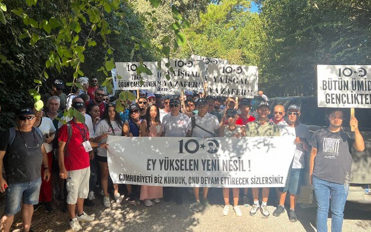 Özdağ ‘100. Yıl Cumhuriyet Doğa Yürüyüşü’ne katıldı