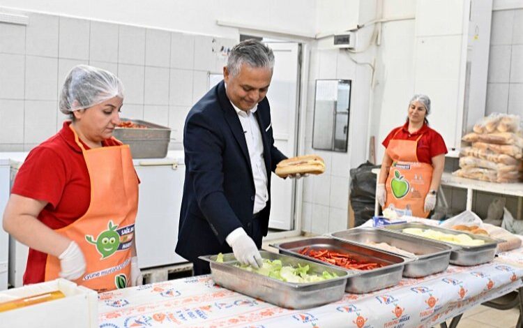 Antalya Muratpaşa Belediyesi’nden çocuklara özel menü Antalya Muratpaşa Belediyesi’nden çocuklara özel menü