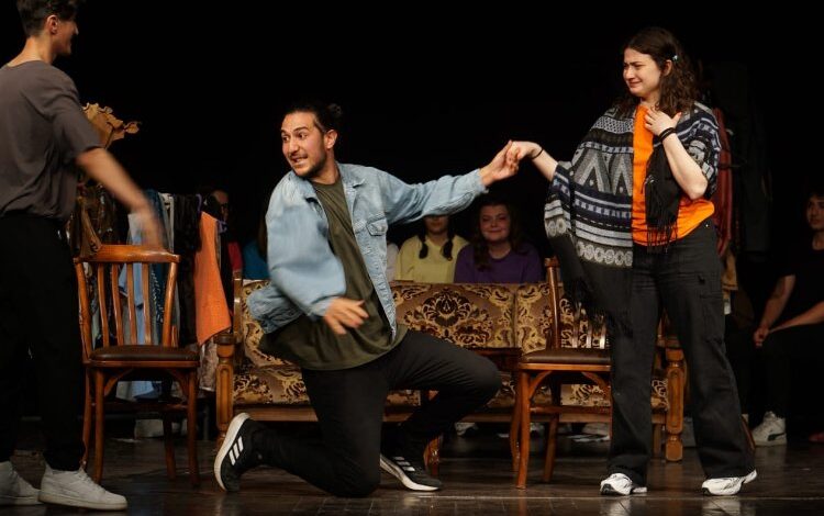 Sanat kenti Gölcük toplumu eğlendiriyor Sanat kenti Gölcük toplumu eğlendiriyor