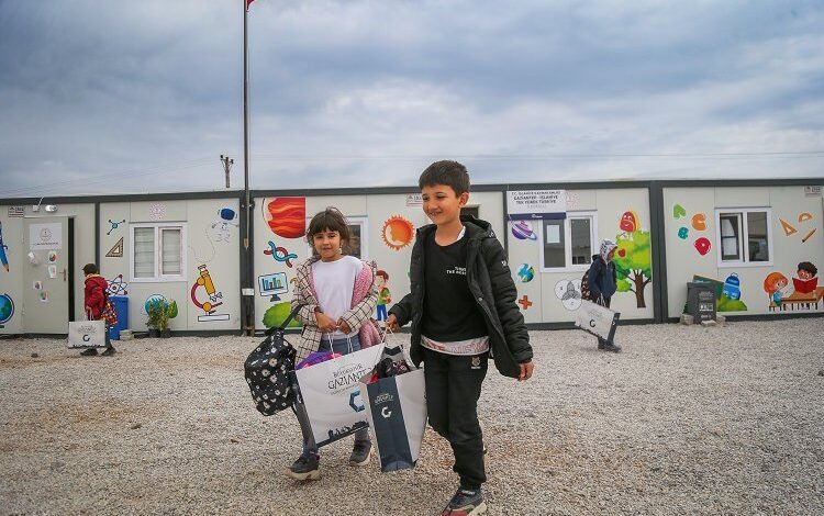 Gaziantep Belediyesi’nden depremzedelere kırtasiye desteği Gaziantep Belediyesi’nden depremzedelere kırtasiye desteği