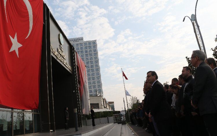 Manisa Büyükşehir personelinden Ata’sına saygı Manisa Büyükşehir personelinden Ata’sına saygı