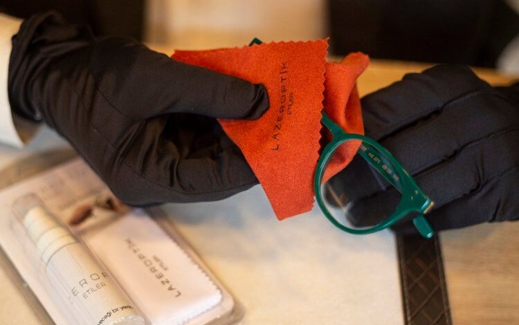 Gözlükleriniz bakteri yuvasına dönüşmesin! Gözlükleriniz bakteri yuvasına dönüşmesin!