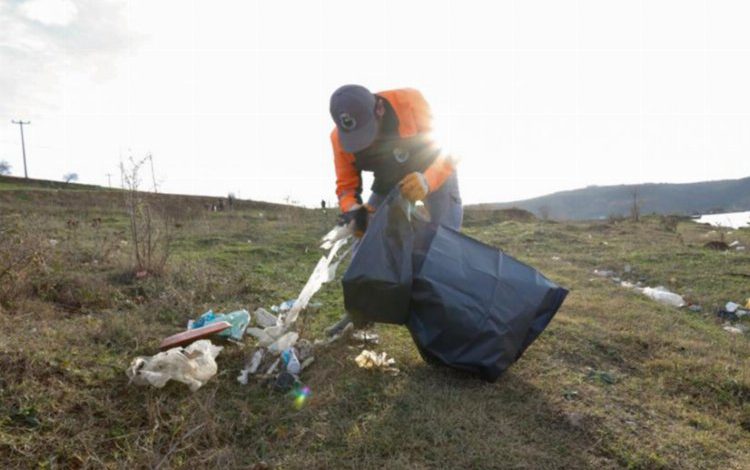 Bursa İnegöl’de 30 poşet çöp Bursa İnegöl’de 30 poşet çöp