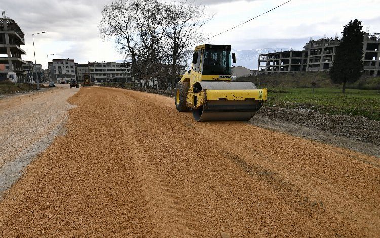 Bursa Osmangazi’de karda zarar gören yollar yenileniyor