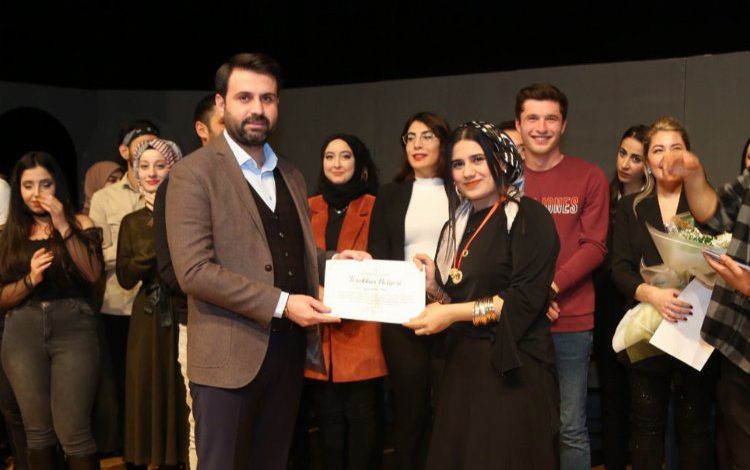 Öğrencilerin ‘Kütahya Günlüğü’ sahneye taşındı Öğrencilerin ‘Kütahya Günlüğü’ sahneye taşındı