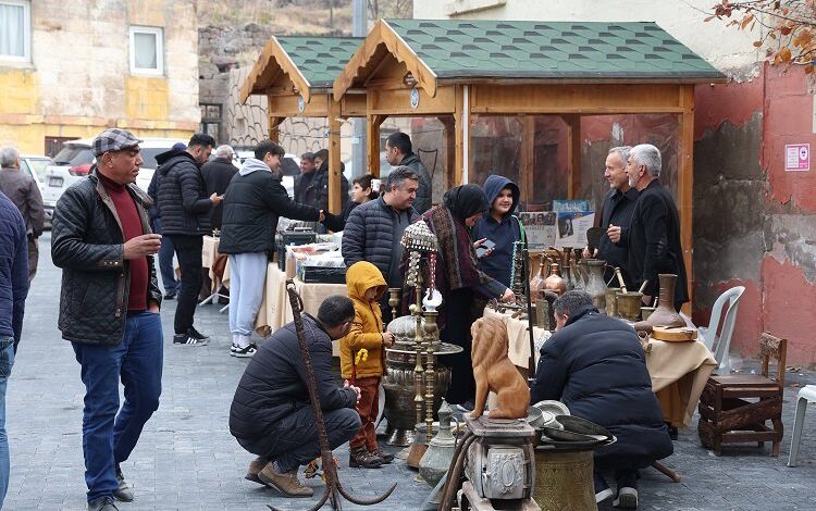 Kayseri Talas’ta antika pazarı Kayseri Talas’ta antika pazarı