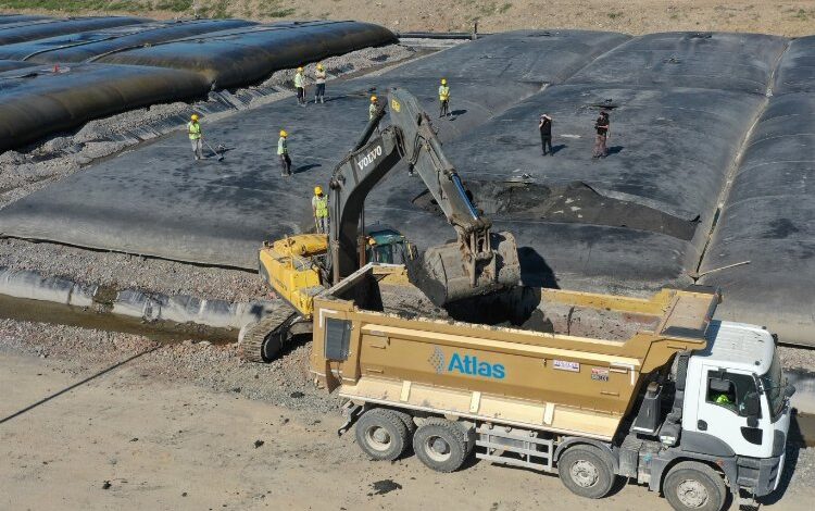 Körfezin dip çamuru karada bertaraf ediliyor