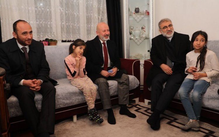 Kayseri Kocasinan’da Başkan Çolakbayrakdar’dan çat kapı ziyaret Kayseri Kocasinan’da Başkan Çolakbayrakdar’dan çat kapı ziyaret