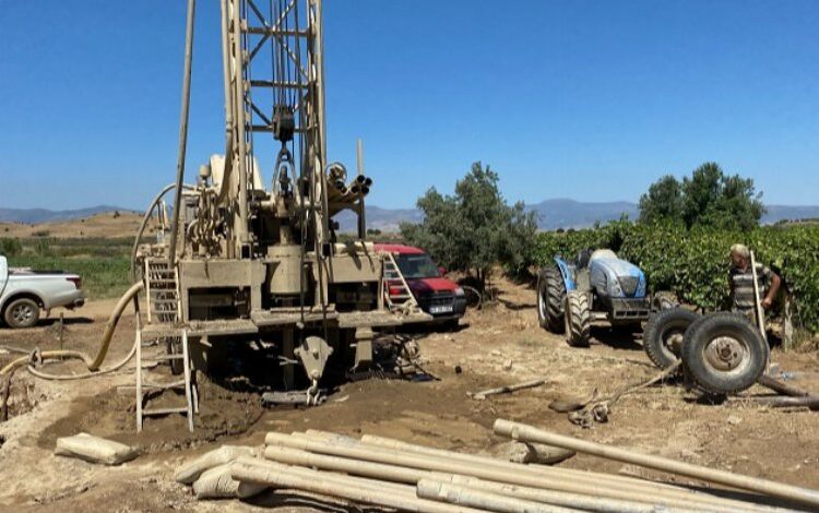 Manisa Büyükşehir’den Afşarlı üreticilere sulama desteği Manisa Büyükşehir’den Afşarlı üreticilere sulama desteği