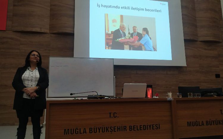 Muğla’da personellere “Vatandaş ile iletişim” eğitimi verildi Muğla’da personellere “Vatandaş ile iletişim” eğitimi verildi
