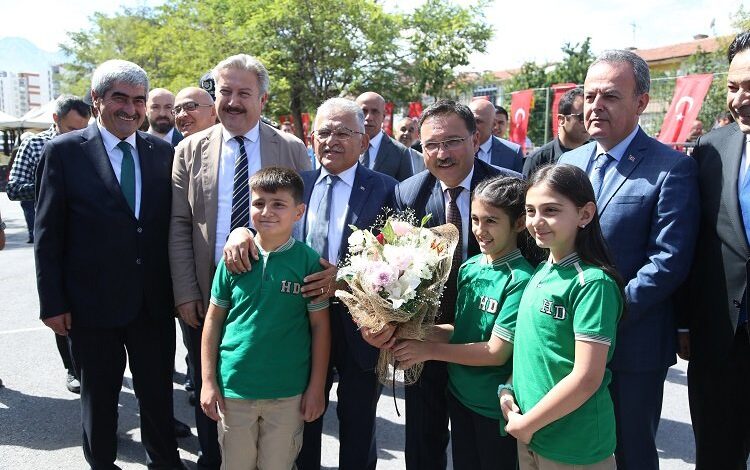 Kayseri’de ilk ders zili çaldı Kayseri’de ilk ders zili çaldı