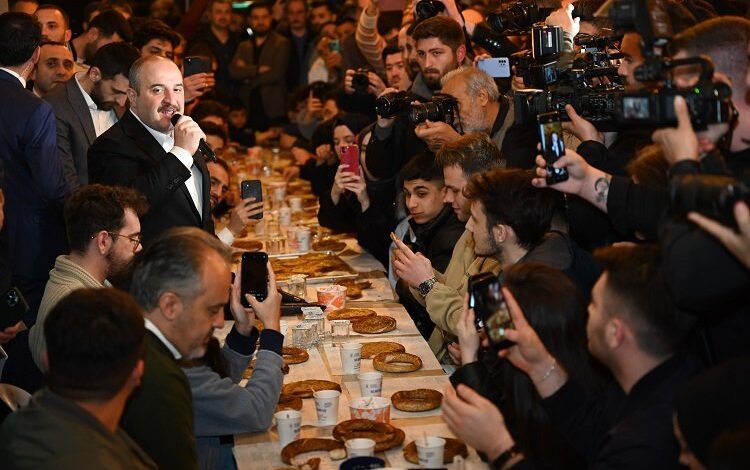 Togg’la geldi tahanlıyla sahur yaptı Togg’la geldi tahanlıyla sahur yaptı