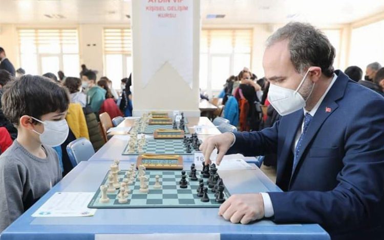 5 Şubat Satranç Turnuvasında ilk hamle Uslu’dan 5 Şubat Satranç Turnuvasında ilk hamle Uslu’dan