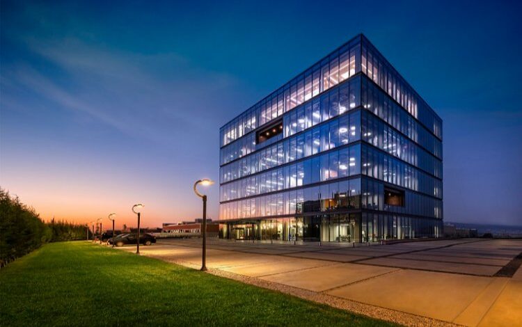 Eti ışıklarını ‘Dünya’ için kapatıyor Eti ışıklarını ‘Dünya’ için kapatıyor