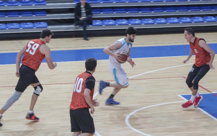 Kütahya Basketbol Takımı, ilk yarıyı lider tamamladı
