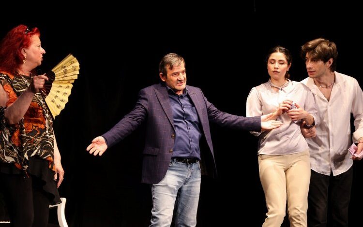 Kocaeli’de ‘Aşk Her Zaman Güzeldir’ sahne aldı Kocaeli’de ‘Aşk Her Zaman Güzeldir’ sahne aldı