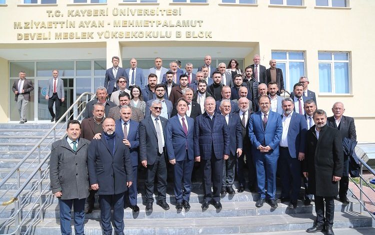 Kayseri Üniversitesi protokolle taçlandı Kayseri Üniversitesi protokolle taçlandı