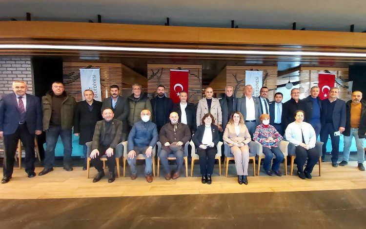 Kocaeli’nin İzmit Belediyesi muhtarları dinledi Kocaeli’nin İzmit Belediyesi muhtarları dinledi