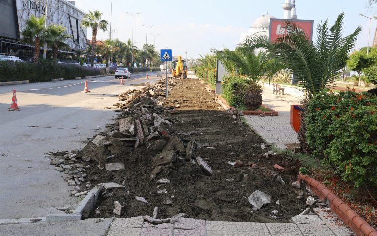 Hatay’da depremde hasar gören kaldırımlar yenileniyor