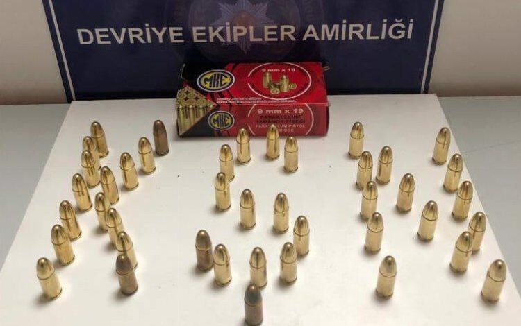 Dur ihtarına uymayan araçta çok sayıda mermi ele geçirildi