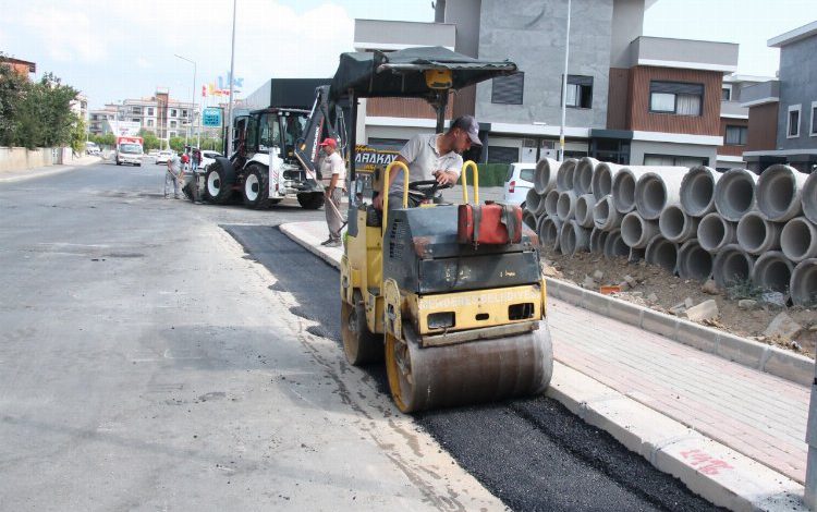 İzmir Menderes’te yenilenmeyen yol kalmayacak