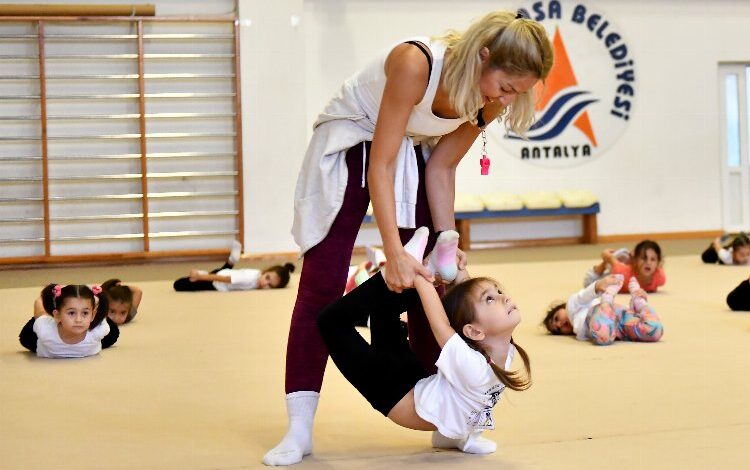 Antalya’da çocuklar telefonu bırakıp spora koşuyor Antalya’da çocuklar telefonu bırakıp spora koşuyor