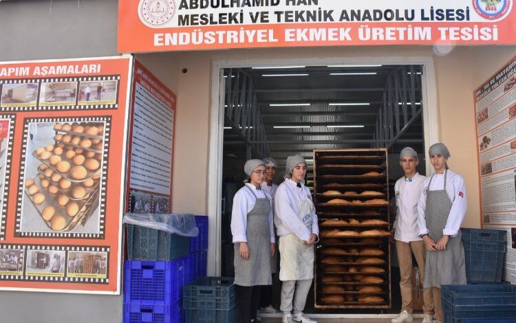 Siirt’te halk ekmek yayılıyor