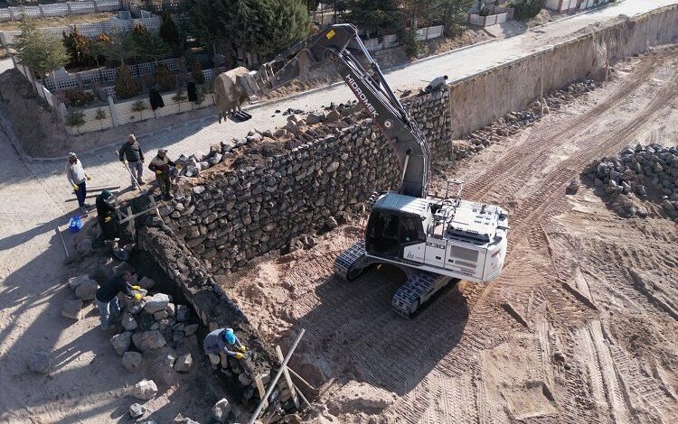 Nevşehir Belediyesi’nden mezarlık mesaisi Nevşehir Belediyesi’nden mezarlık mesaisi