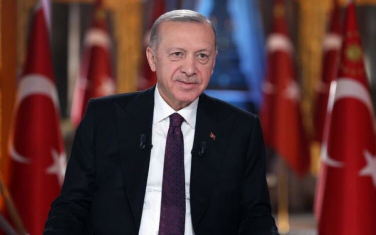 Cumhurbaşkanı Erdoğan’dan emekliye müjde! En düşük maaş… Cumhurbaşkanı Erdoğan’dan emekliye müjde! En düşük maaş…