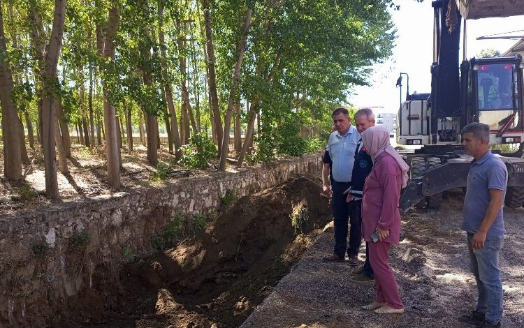Manisa Kula’da dere temizlikleri sürüyor Manisa Kula’da dere temizlikleri sürüyor