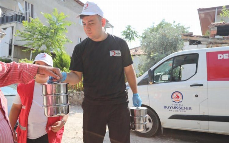 Evlere yemek servisiyle aç kalmayacak Evlere yemek servisiyle aç kalmayacak