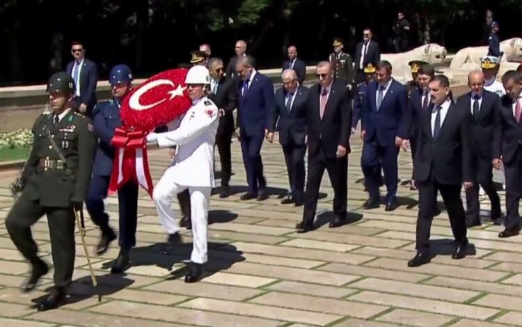 YAŞ üyeleri Ata’nın huzurunda