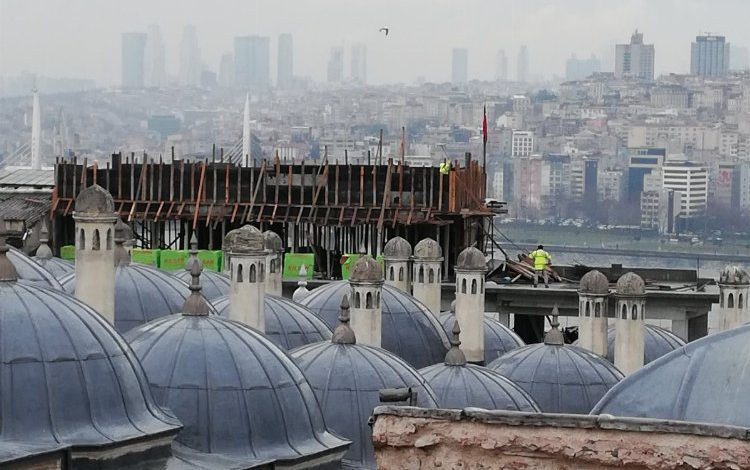 İstanbul’da silüeti bozan aykırı yapıya ‘durdurma’ istendi