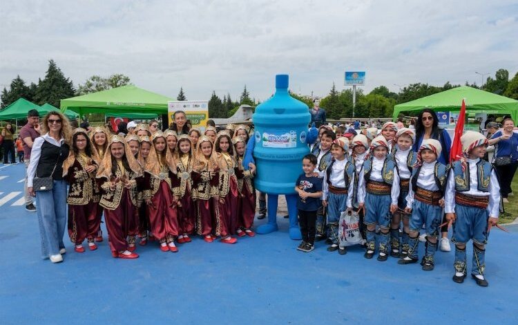 Su kahramanları şenlikte Su kahramanları şenlikte