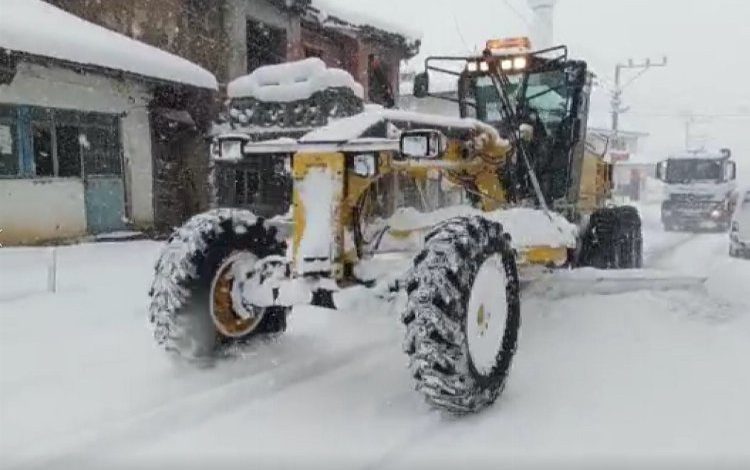 Bilecik’te İl Özel İdare Ekipleri yolu açtı