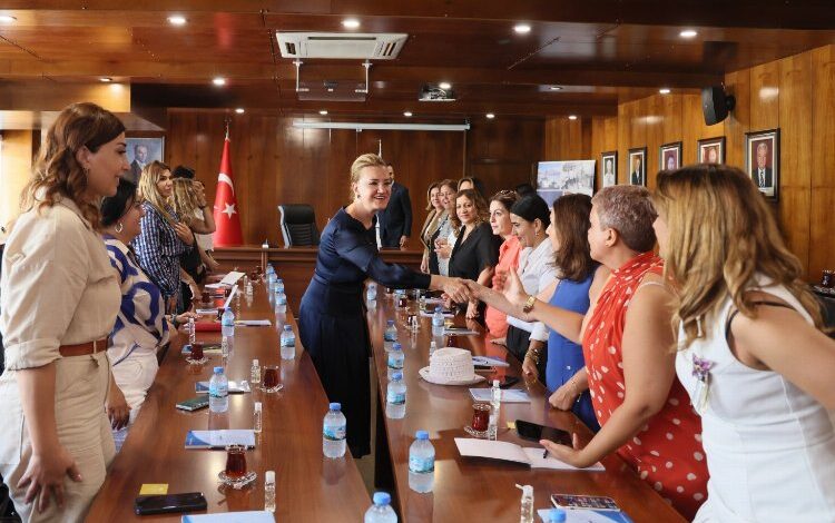 Rektör Hotar Azerbaycanlı iş kadınlarını ağırladı Rektör Hotar Azerbaycanlı iş kadınlarını ağırladı