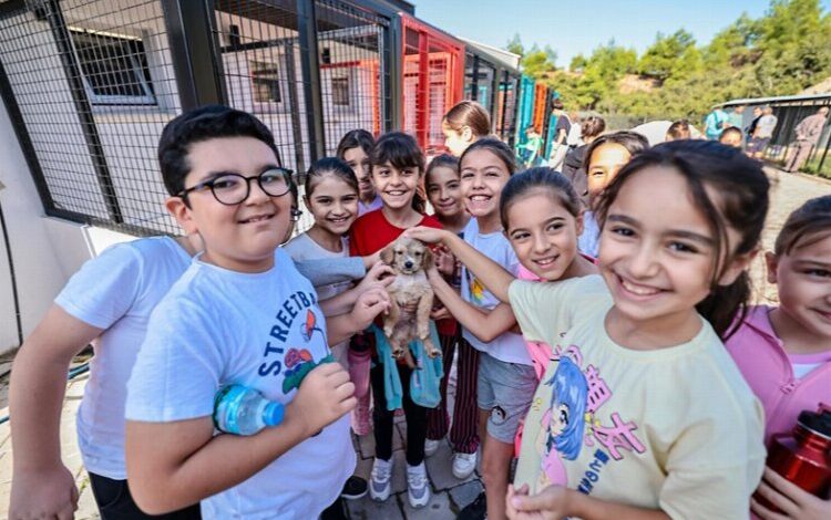 Zolan, 4 Ekim’i çocuklar ve hayvanseverlerle birlikte kutladı Zolan, 4 Ekim’i çocuklar ve hayvanseverlerle birlikte kutladı