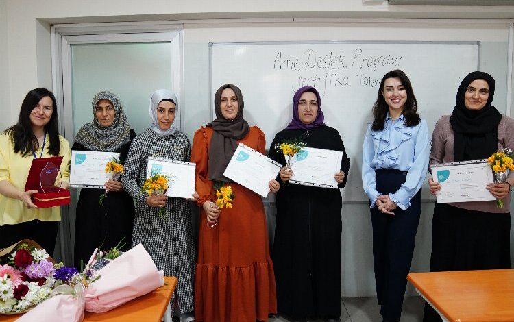 Beylikdüzü’nde ‘anne-destek’te sertifika sevinci Beylikdüzü’nde ‘anne-destek’te sertifika sevinci