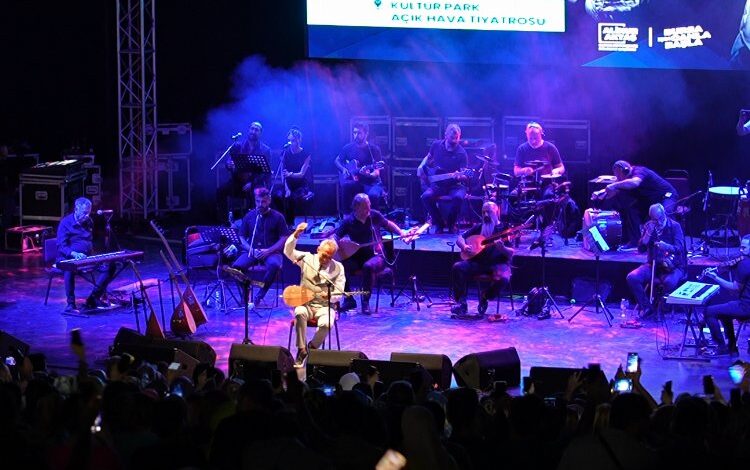 Aşık Veysel Bursa’da türküleriyle anıldı Aşık Veysel Bursa’da türküleriyle anıldı