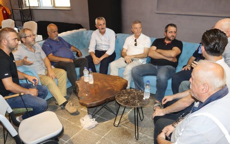 İzmit Belediyesi kaldırım işgallerine karşı bilgilendiriyor İzmit Belediyesi kaldırım işgallerine karşı bilgilendiriyor