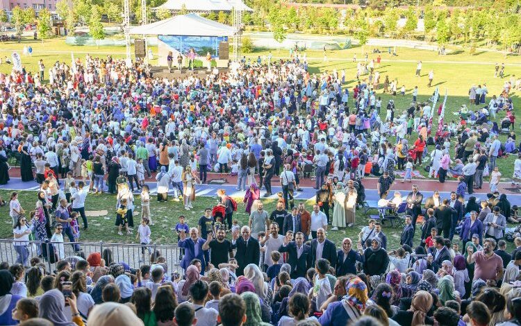 Büyük aile pikniğinde buluştular Büyük aile pikniğinde buluştular