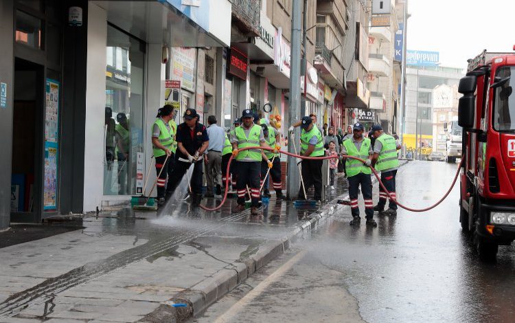 Nevşehir Belediyesi’nden toz temizliği Nevşehir Belediyesi’nden toz temizliği