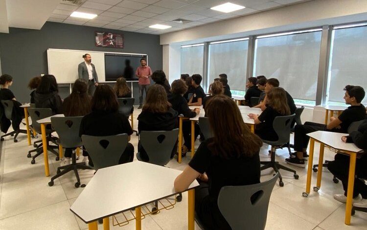 Demirören Medya Teknik Anadolu Lisesi öğrencilerini bekliyor Demirören Medya Teknik Anadolu Lisesi öğrencilerini bekliyor