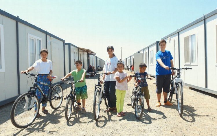 Gaziantep’te depremzede çocuklara bisiklet Gaziantep’te depremzede çocuklara bisiklet