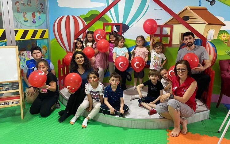 Bilecik Pazaryeri’nde çocuklar boya yaparak eğlendi Bilecik Pazaryeri’nde çocuklar boya yaparak eğlendi