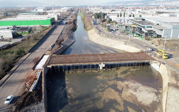 Kocaeli Başyiğit’te iki caddeyi birleştiren köprü Kocaeli Başyiğit’te iki caddeyi birleştiren köprü