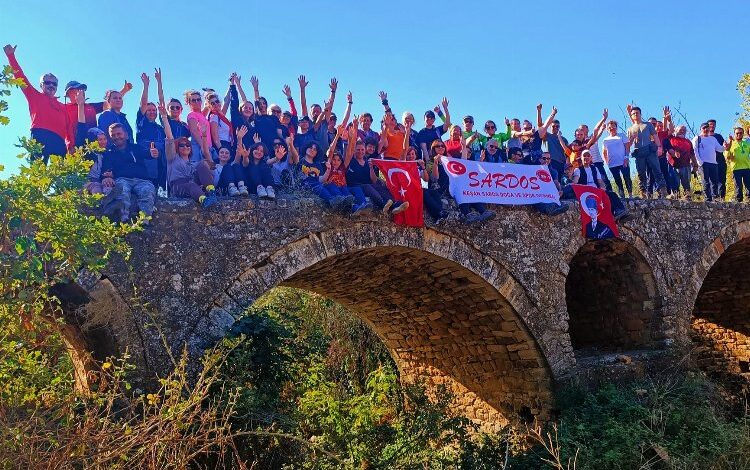 Sardos Mercan bölgesinde yürüdü